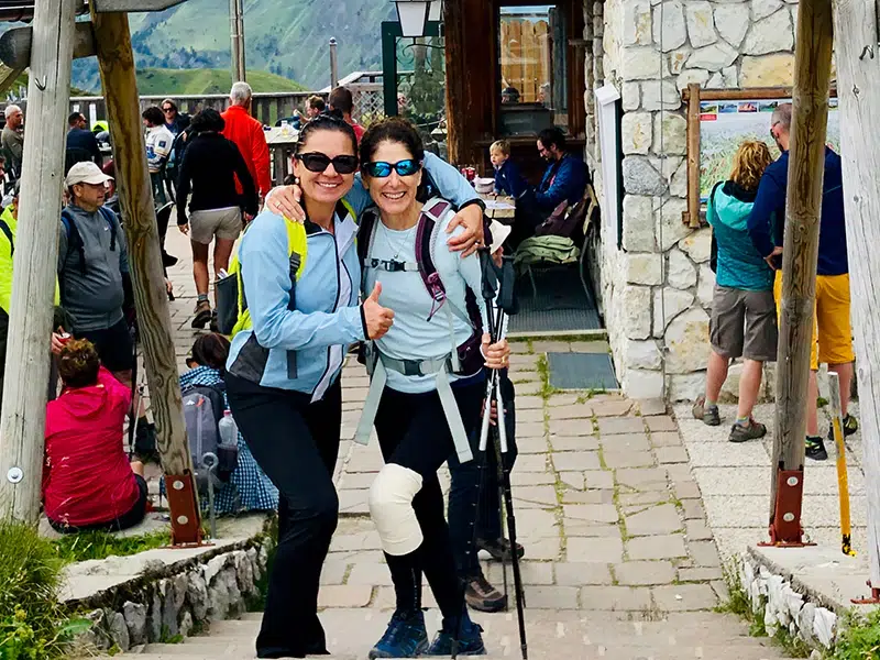dolomites walking tour two trekkers